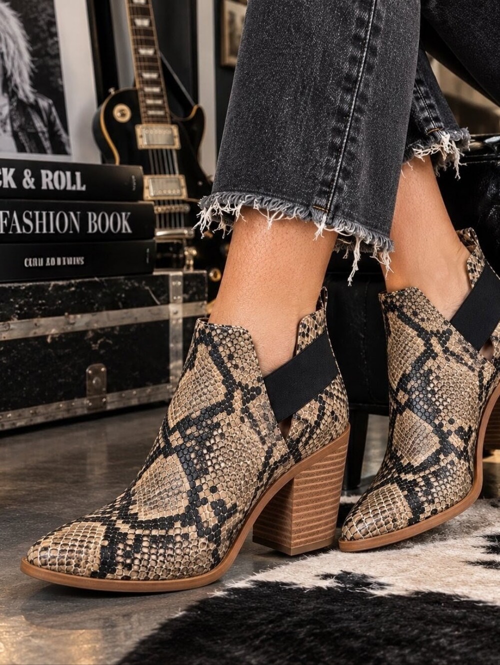 Snake-Print Pointed Toe Ankle Boots - Beige/Black